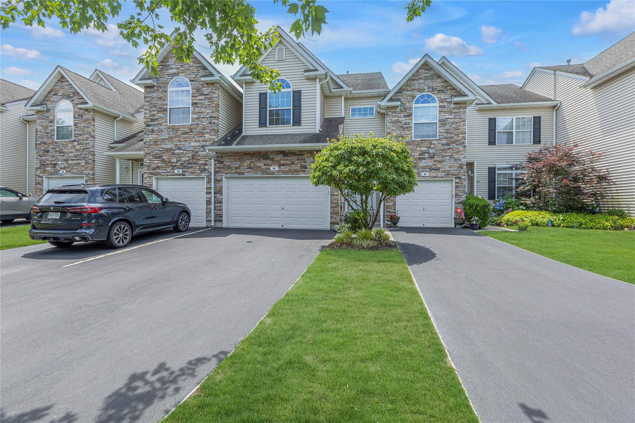 Spacious 3 bedroom, 2. 5 bath Townhome in the sought after Country Pointe gated community in Kings Park !