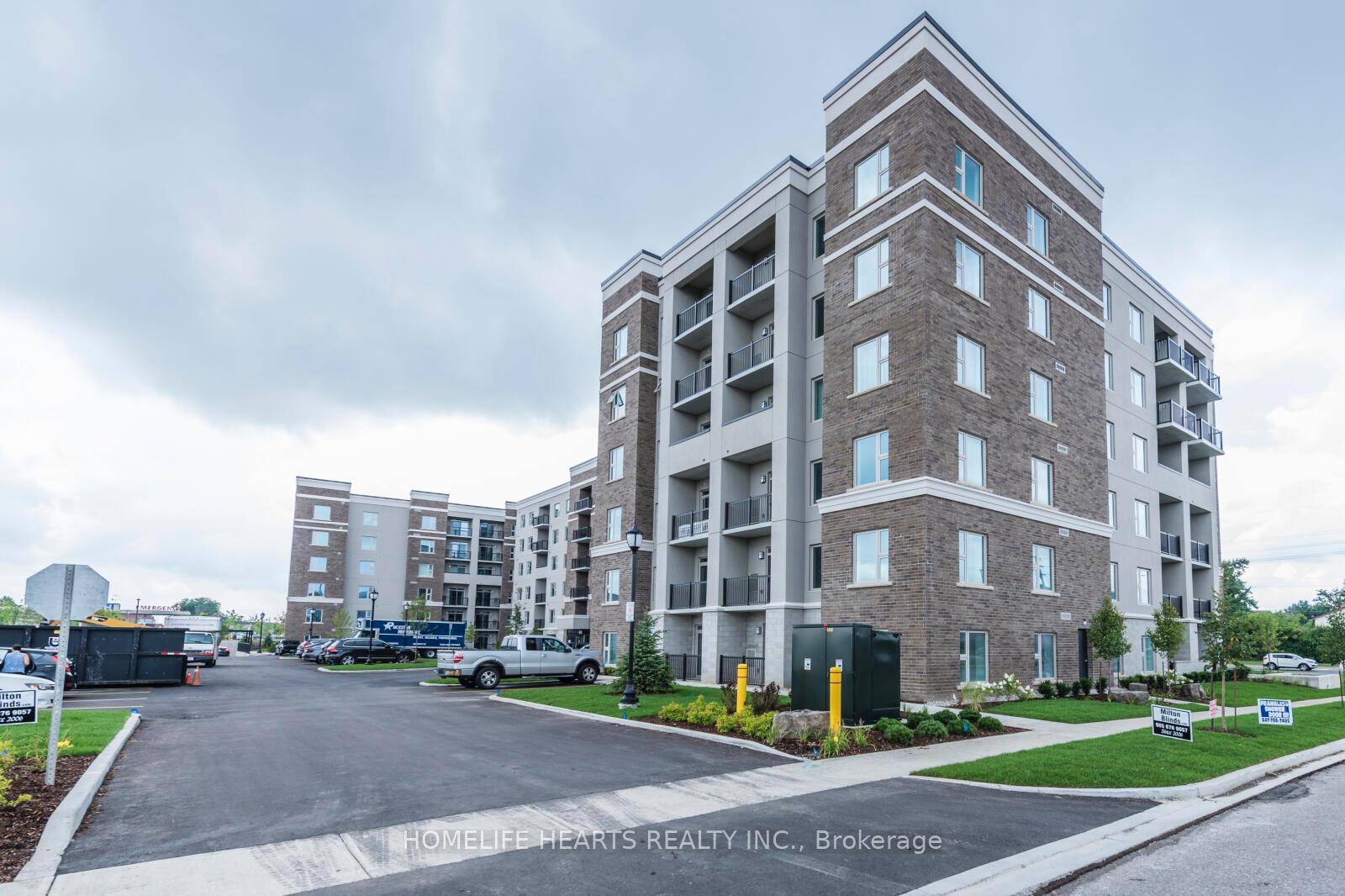 4 Years Old 2 Bedroom 2 Bath Has 9ft Ceilings, Ground Floor, Filled With Sunlight Comes With 2 Tandem Parking.