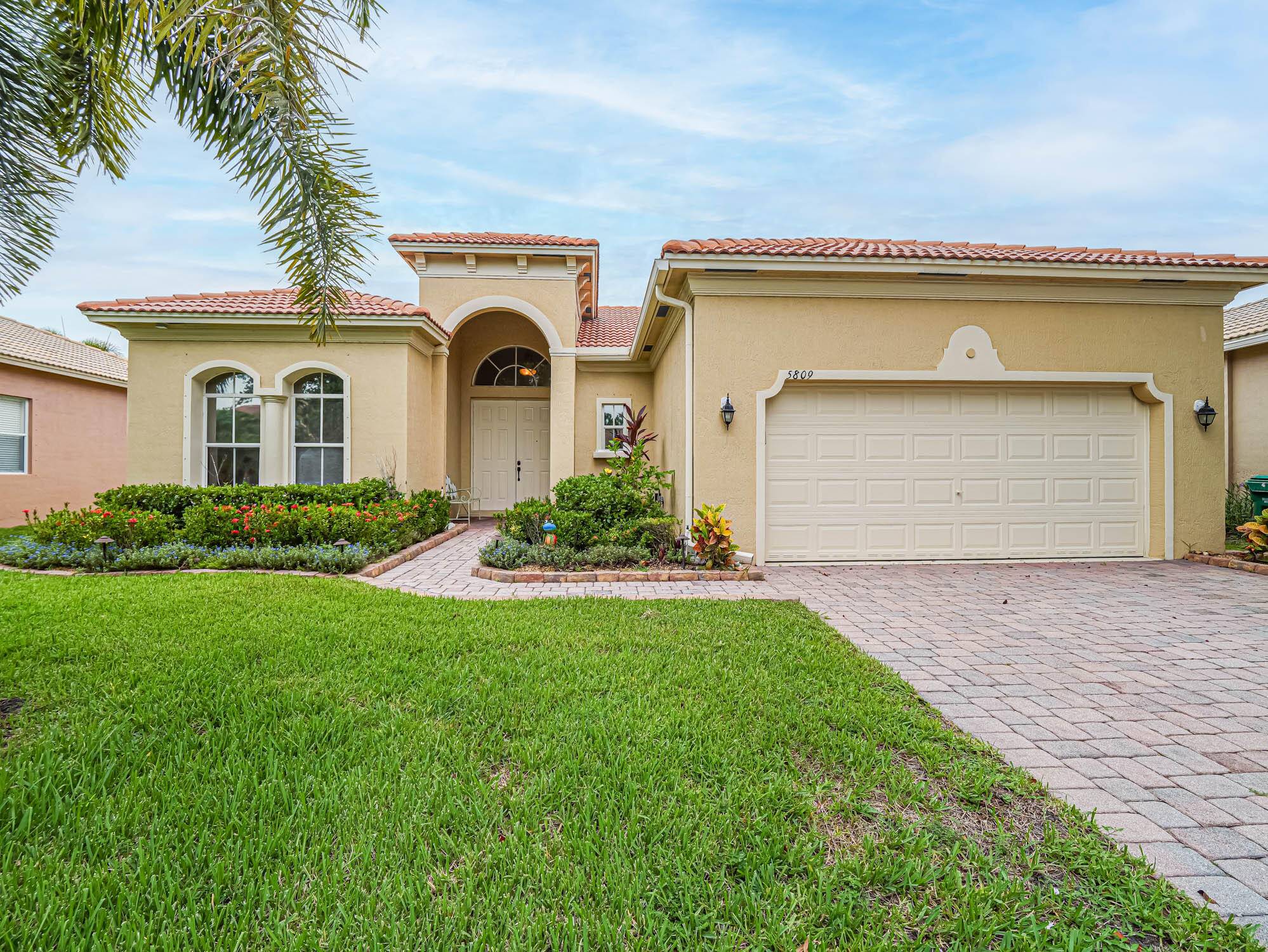 Newer roof ! 65K Sleek and sophisticated, turnkey, being sold furnished home in Portofino Shores with clubhouse, Olympic sized pool, playground, tennis, fitness center, and on site management !