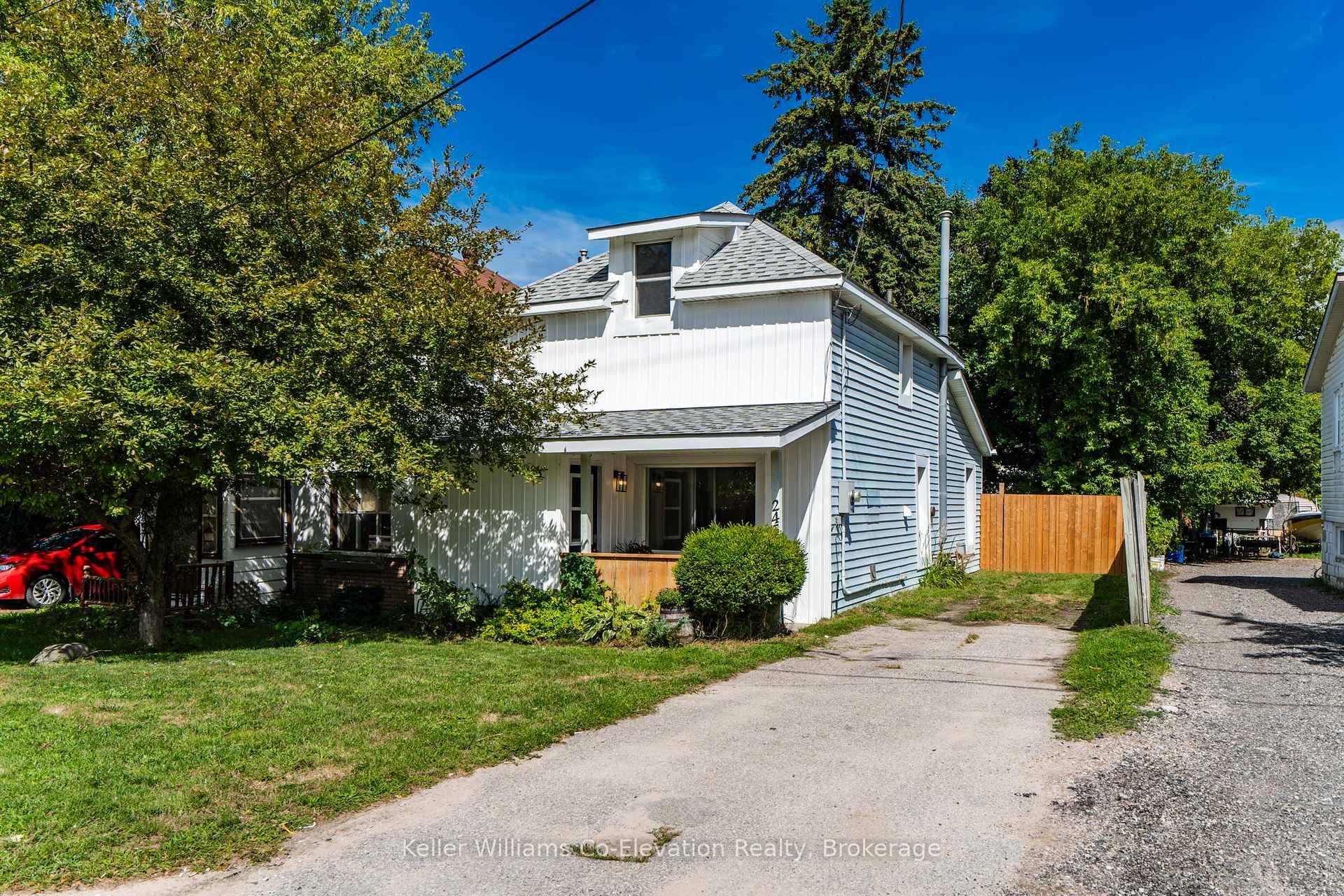Charming Stylish Move in Ready !