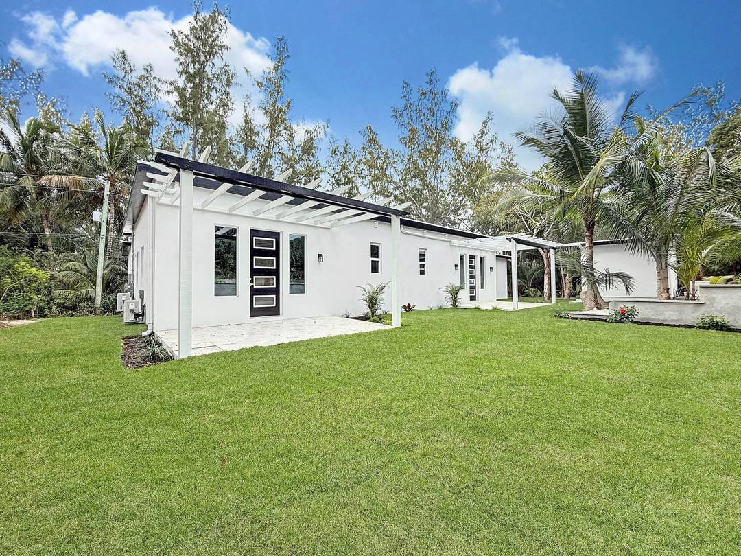BANKS ROAD Single Family Home Eleuthera