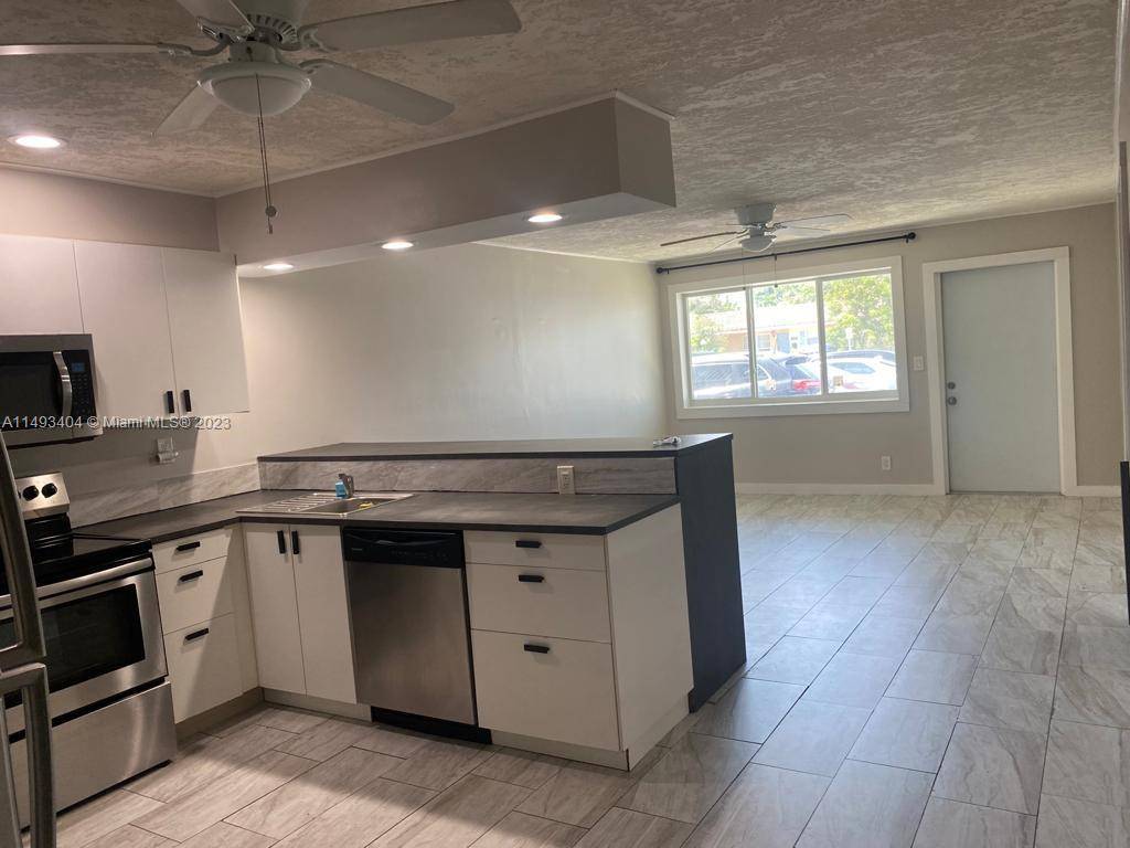Investors only. 3 bedroom 2 bathroom condo in the heart of Fort Lauderdale.