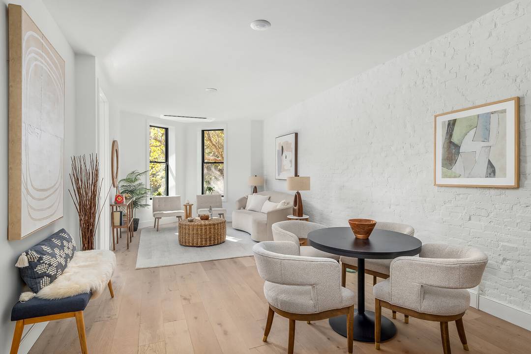 Experience the essence of refined Brooklyn living at 665 DeGraw Street, a boutique condominium located on one of Park Slope's most beautiful blocks.