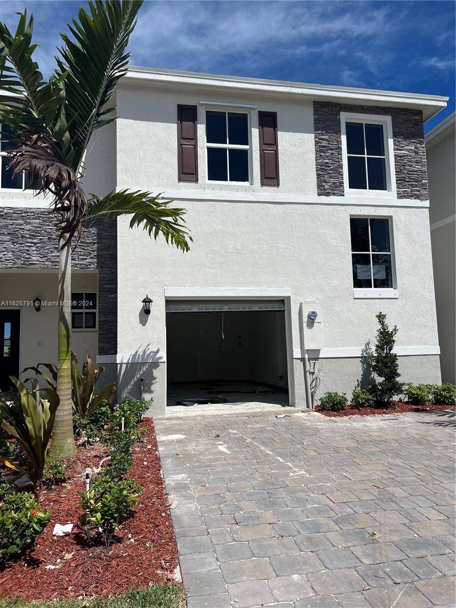 Beautiful and newly built 3 bed 2.