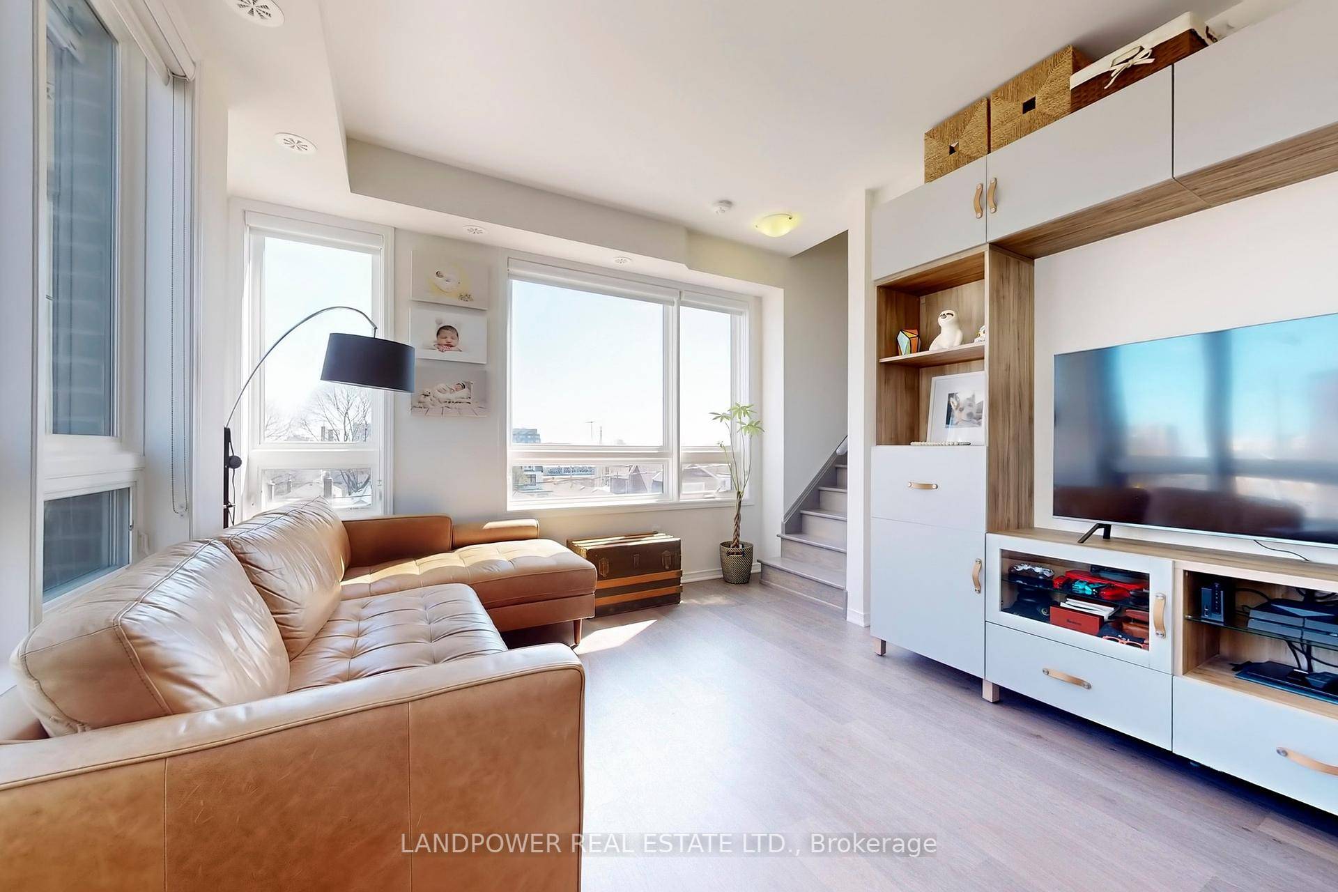 Welcome to this stunning corner unit in the desirable Briar Hill City Towns !