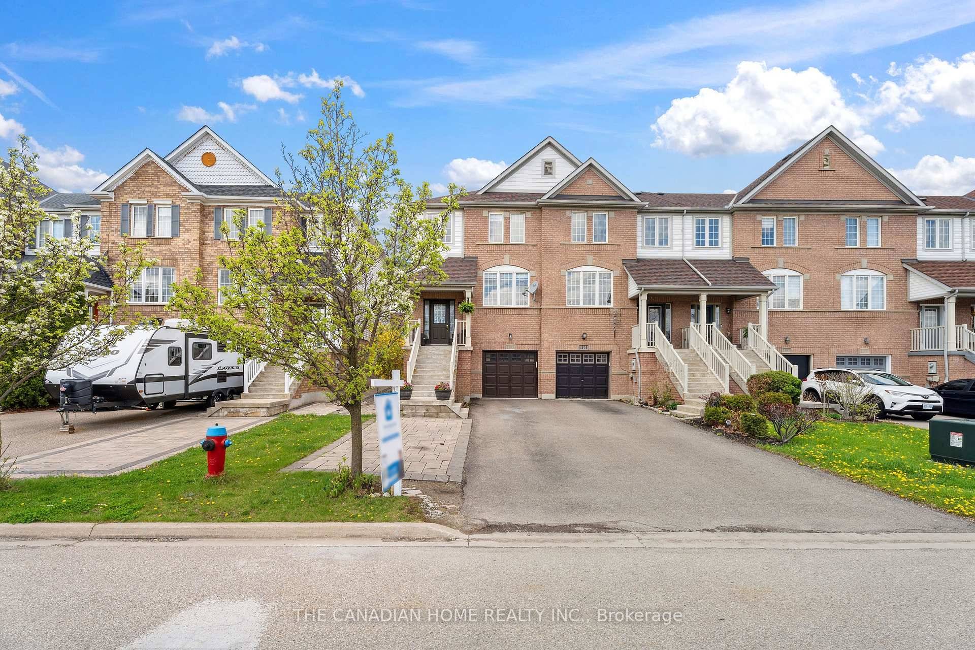 A Completely renovated Great gulf free hold townhome with approx 1570sqft living space conveniently located in Derry and Thompson area.