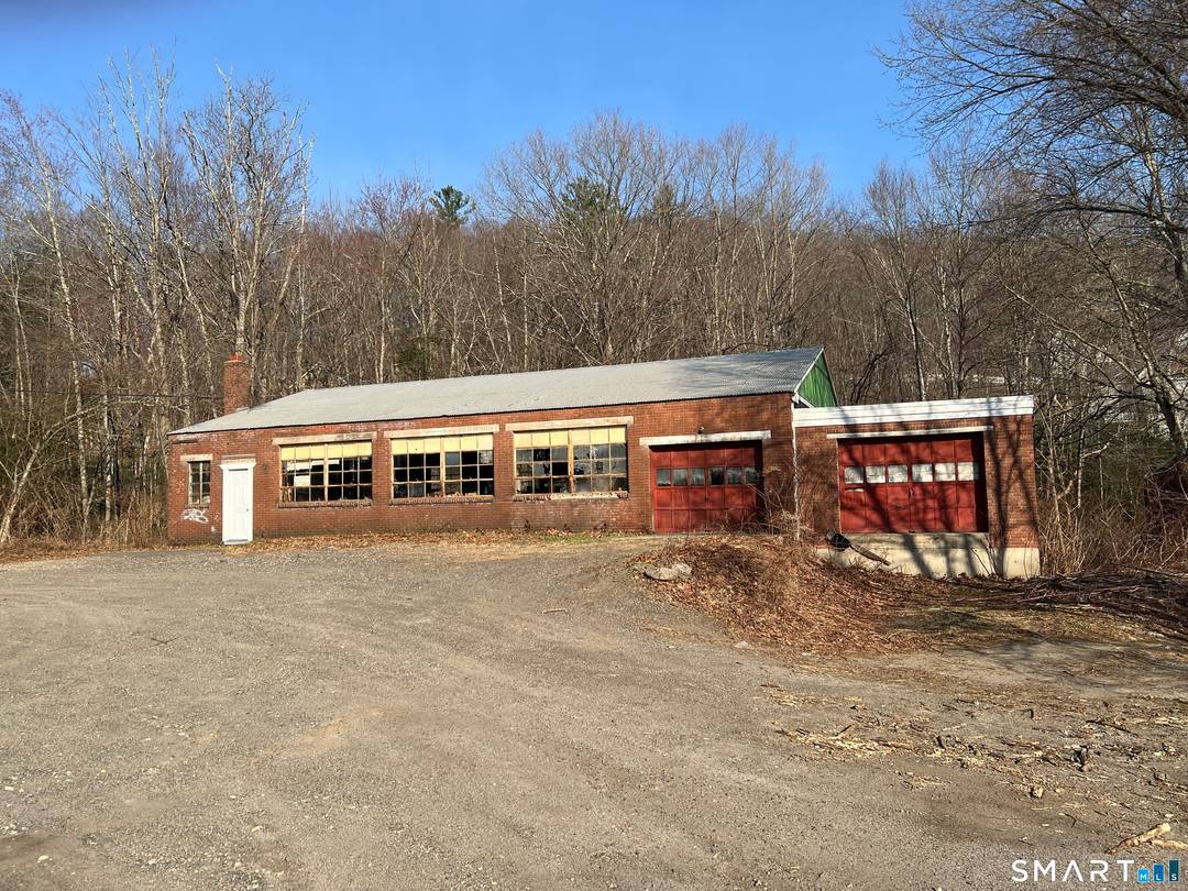 EXTREMELY RARE COMMERCIAL OPPORTUNITY for this amazing 4.