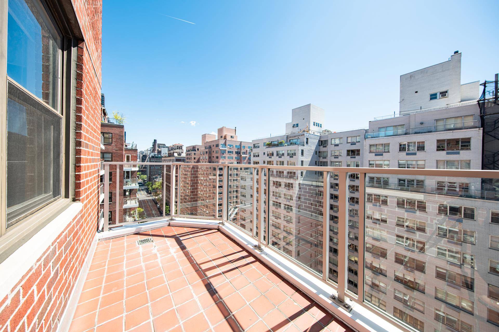 Enjoy the SUNSHINE and RIVER VIEWS from this high floor, highly desirable 4 room, 1 bedroom home fexible 2 bedroom with direct river views and expansive Eastern and Southern exposures.