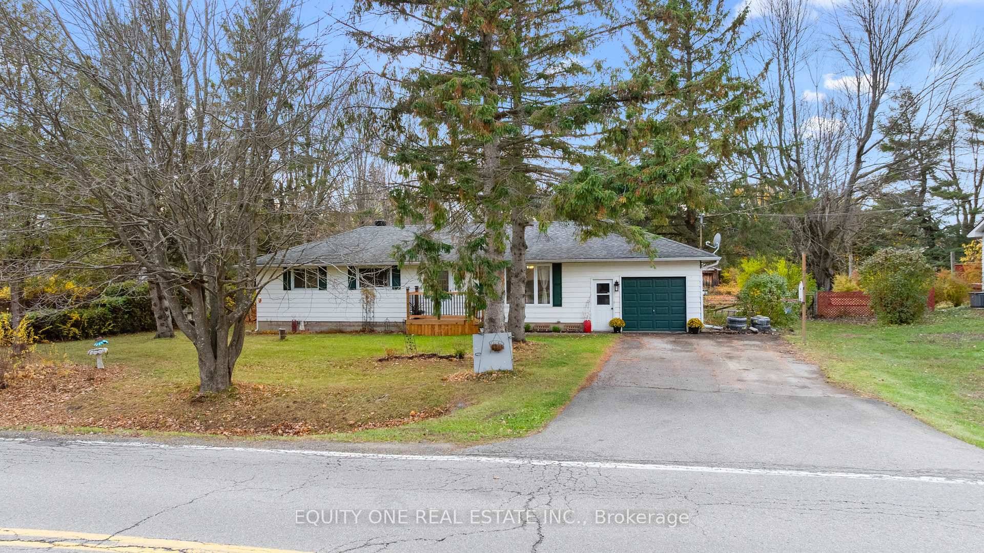 Charming 3 bedroom detached bungalow in the heart of downtown Osgoode !