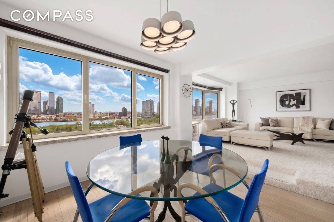 Bring your vision to Residence 11M, an expansive, sun drenched 2 bedroom, 2 bathroom home perched on the 11th floor.