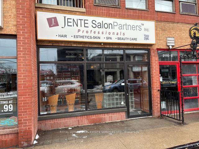 Prime Beaches Retail pace, on Sunny North side of Queen Street.