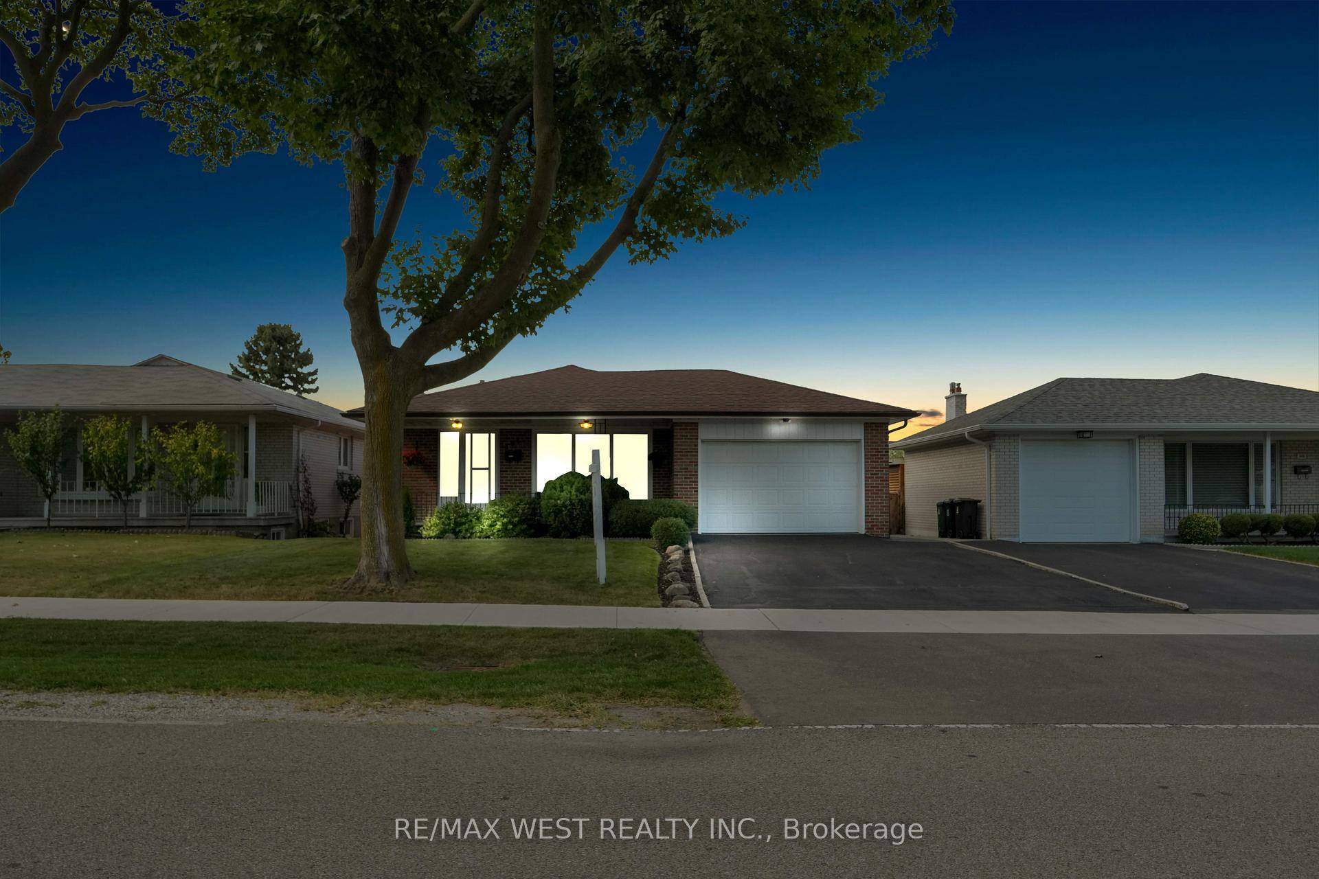 Charming 3 Bedroom Bungalow on a Beautiful Tree Lined Street !