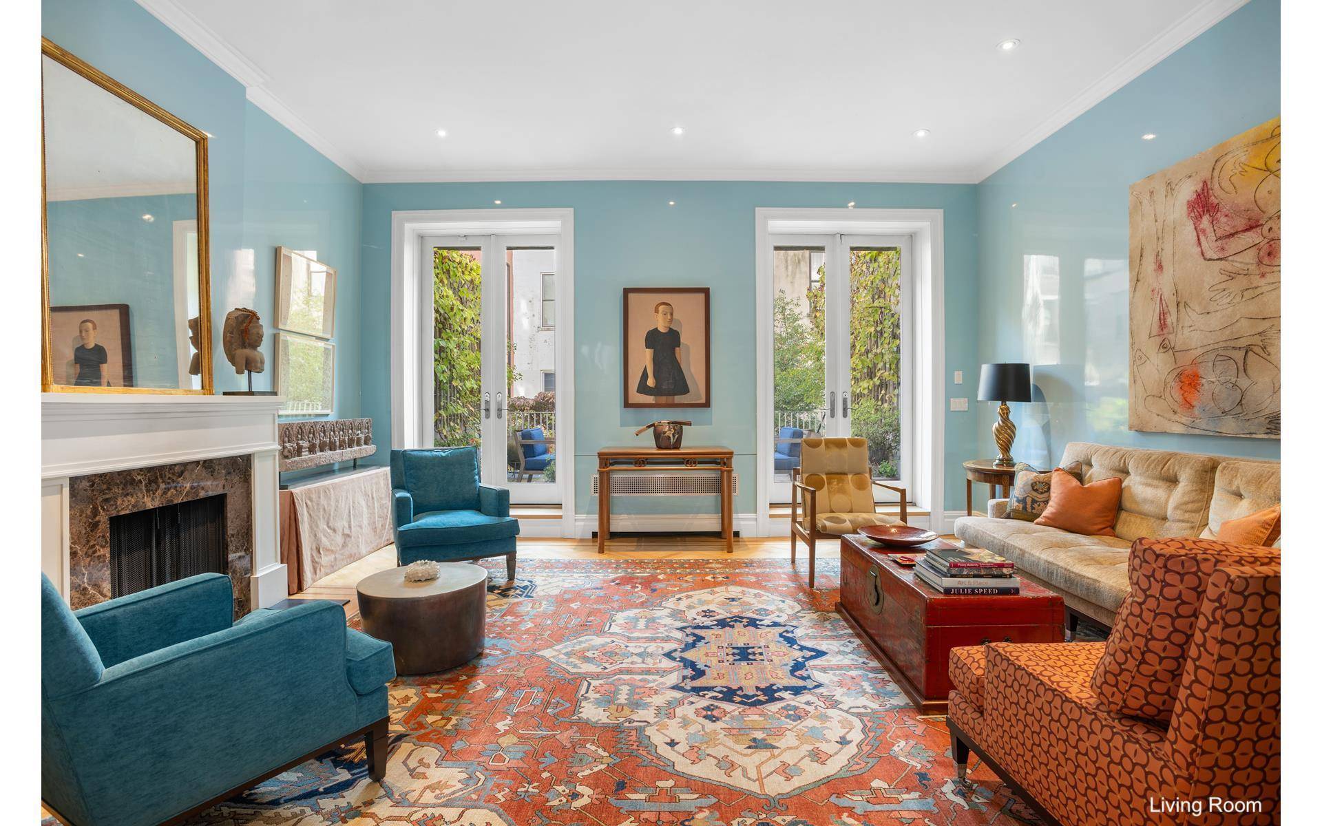 Just half a block from Central Park, 48 West 88th Street occupies a grand position on a tree lined street between Central Park West and Columbus Avenue.