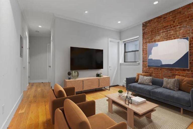 515 West 47th Street 5B off of West 47th Street amp ; 10th Avenue in Hells KitchenAvailable Immediately Spacious 4 bed 2 Bathroom Apartment Washer Dryer Dishwasher Private Roof DeckApartment ...