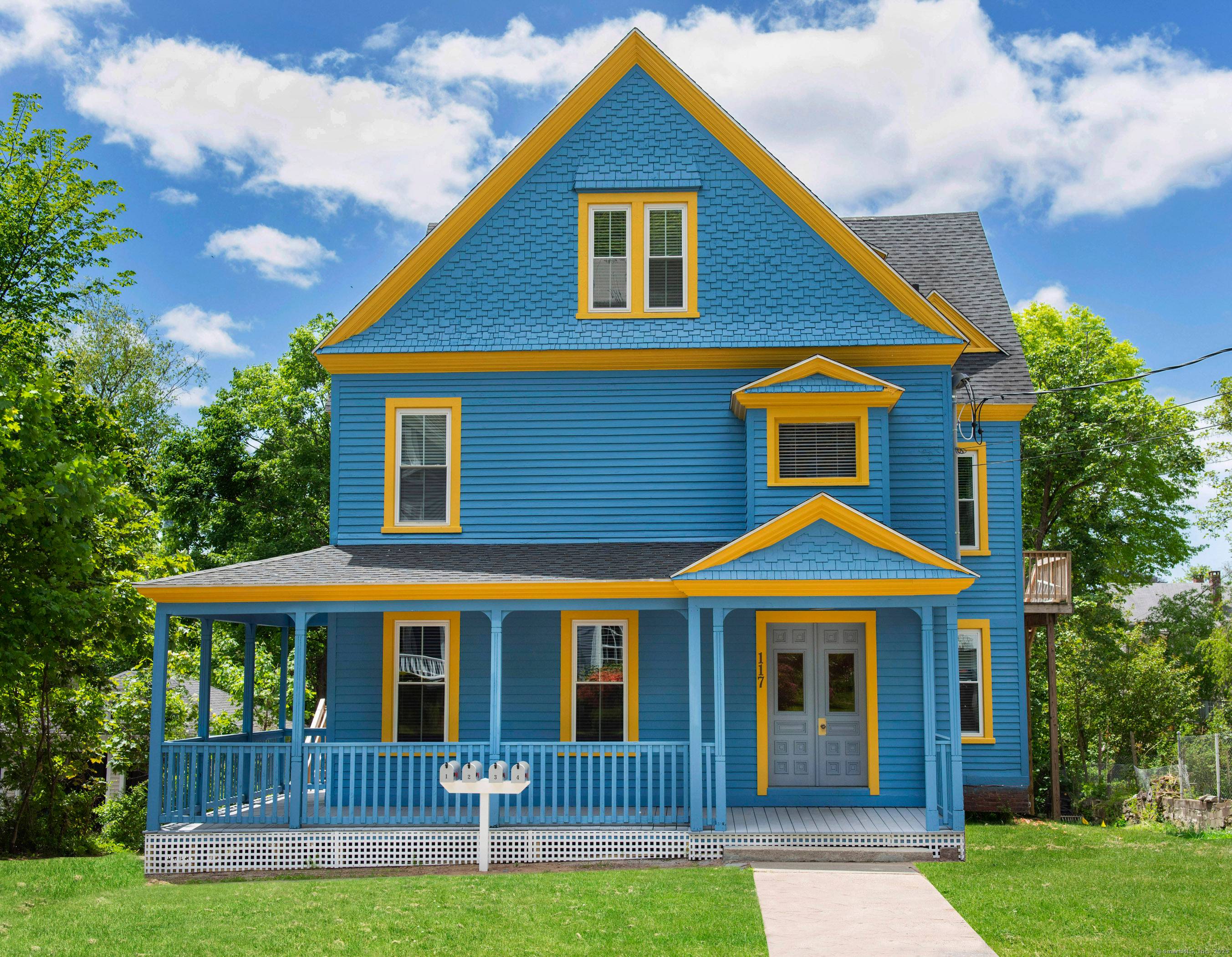 SHOWSTOPPING 4 Family in a desired neighborhood.