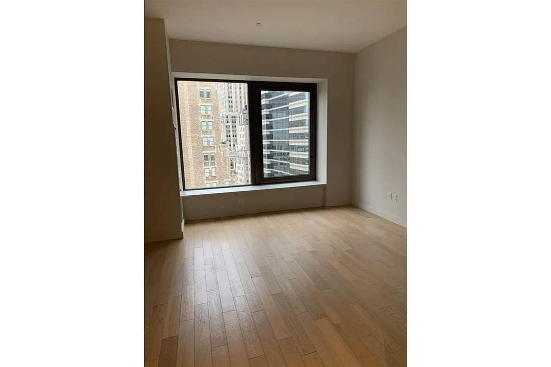Lowest Priced Studio in Building Motivated Seller Step into this bright and airy studio, where natural light pours in through oversized windows, framing stunning views of the Financial District and ...