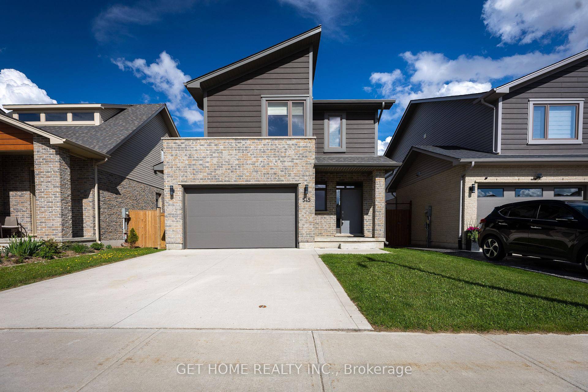 Modern looking Detached House Available for Lease in High Demand Area.