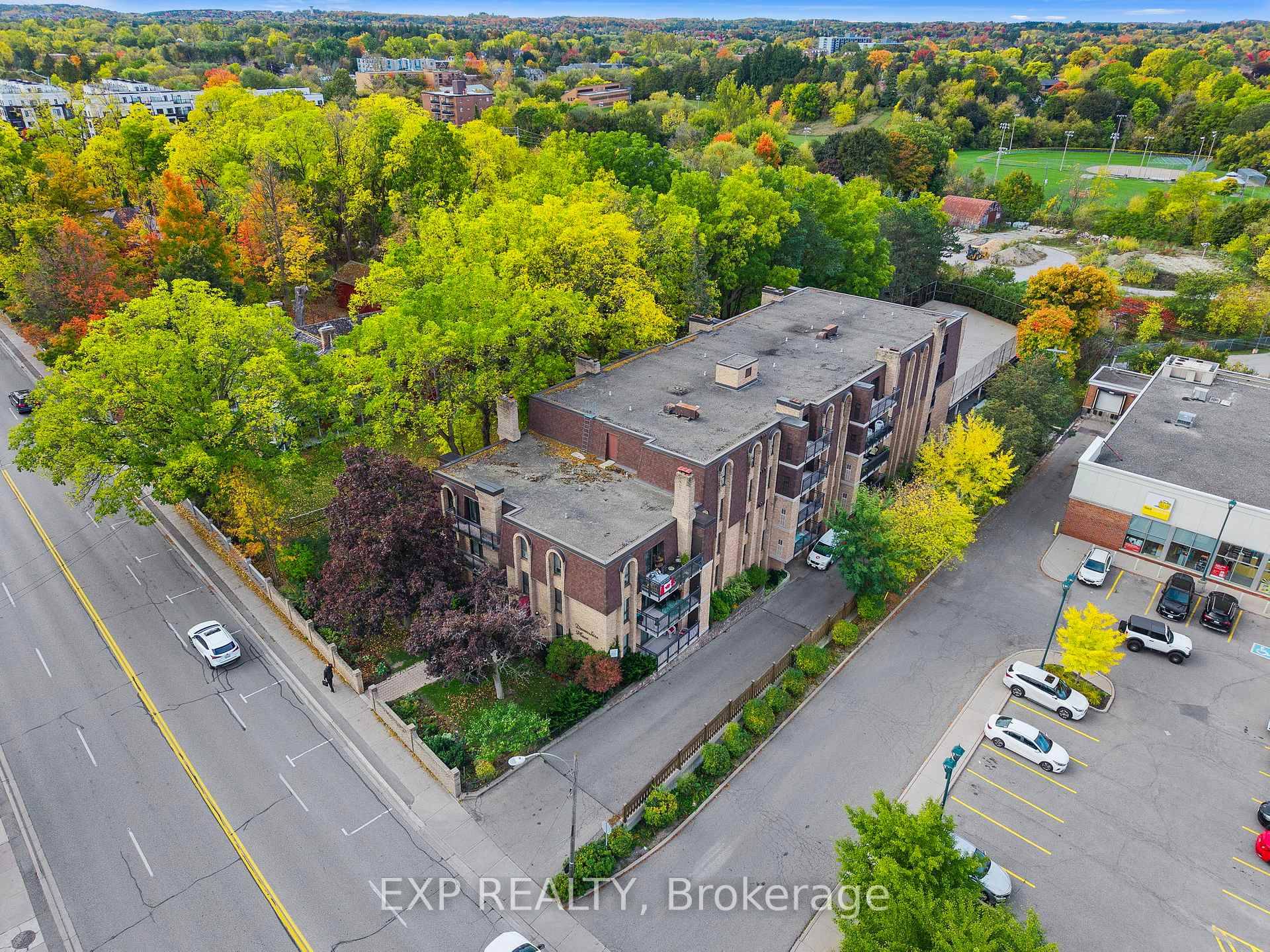 Welcome to Devonshire Place, one of Aurora's most sought after addresses where comfort, charm, and convenience meet.