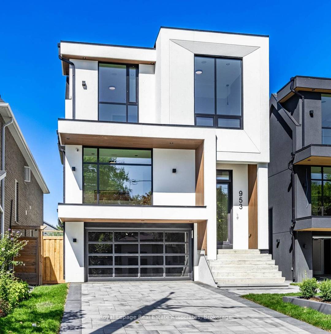 Luxury, perfected. A Montbeck Developments masterpiece yours to move into today !