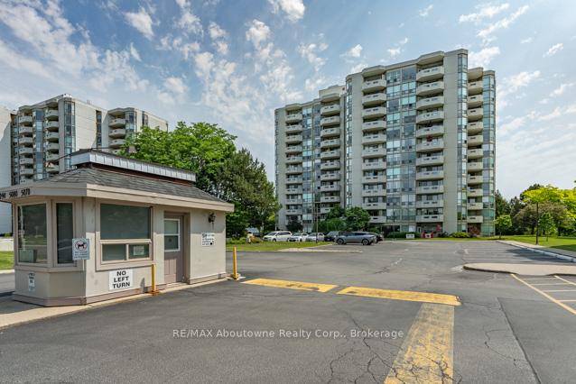 Looking to downsize ? Check out this spacious 1188 sq.