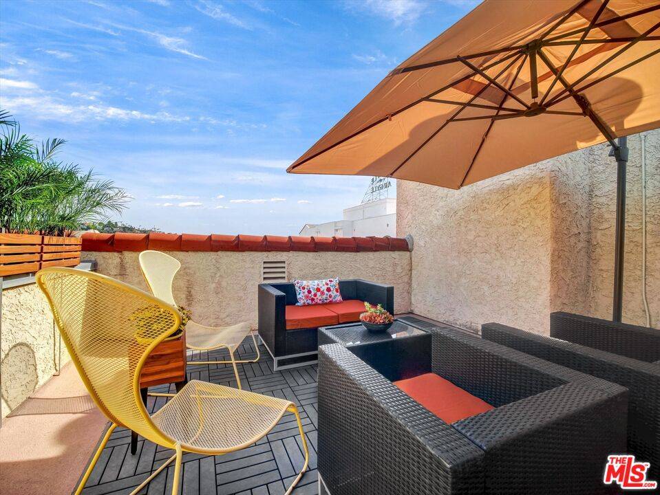 1900   Vine St 2BR Hollywood Hills East La