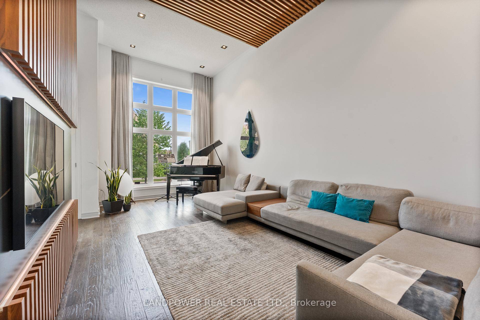 Luxury Monarch Townhome in Cathedraltown !