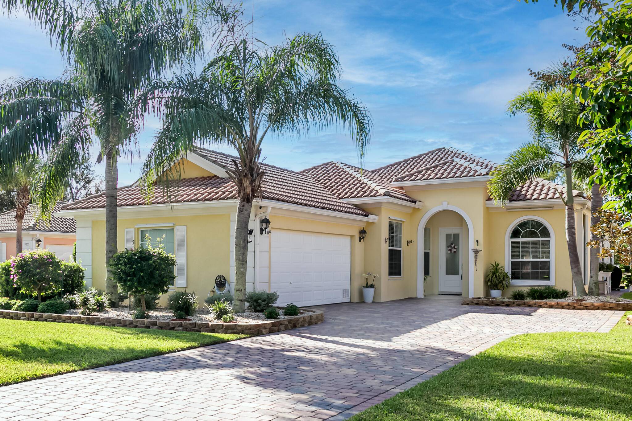 Nestled on a premium lakefront lot, this beautifully remodeled Oakmont model with pool offers one of the finest locations views in the community.