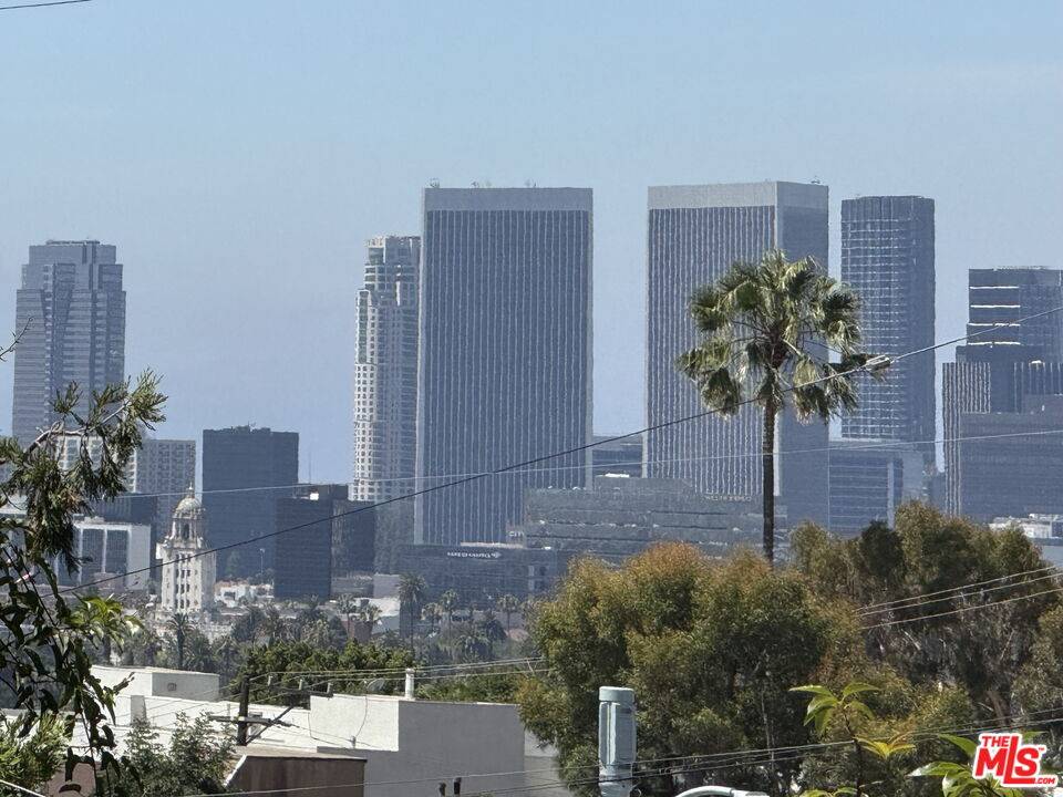 1133  N Clark St 2BR Sunset Strip La