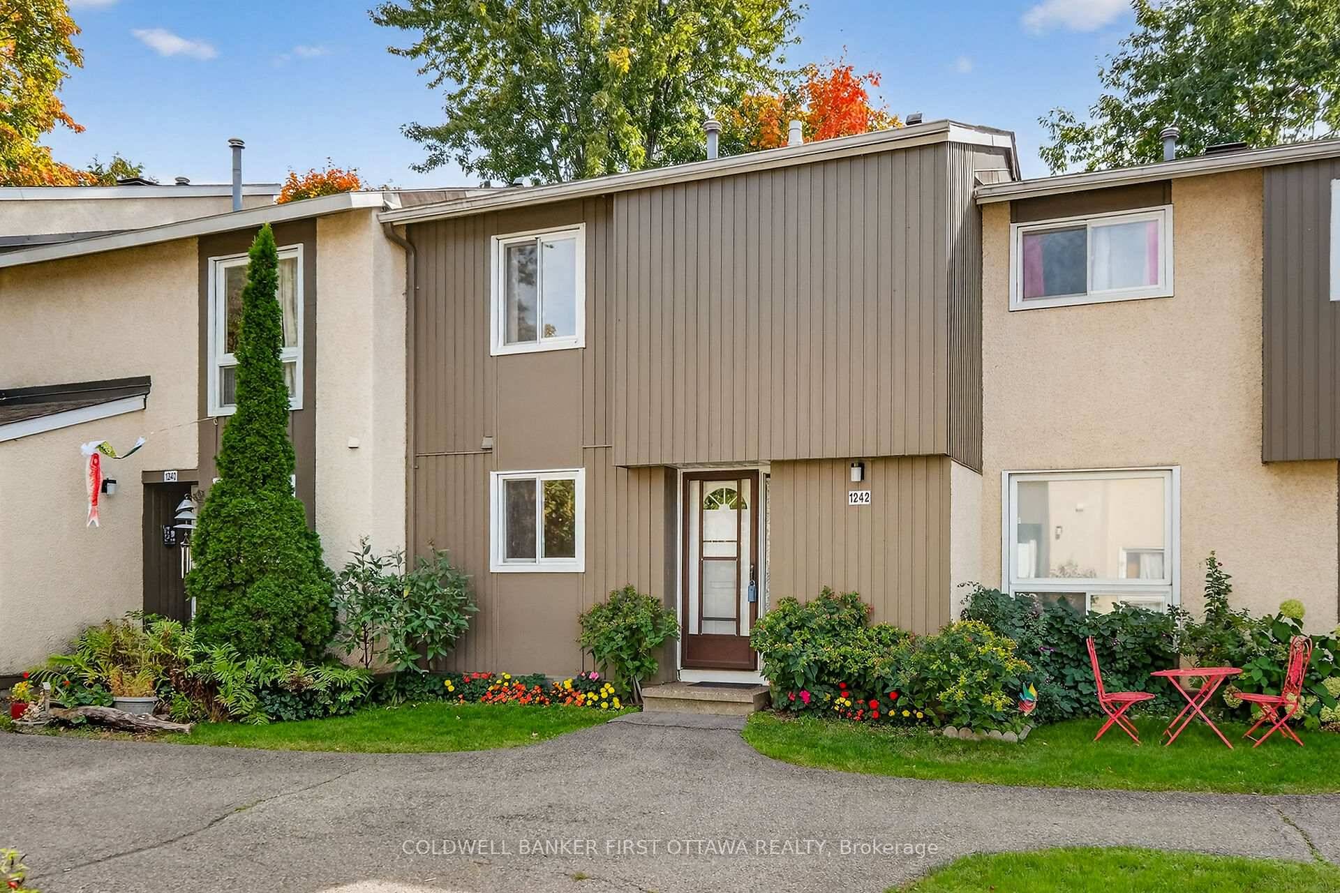 Positioned in a serene residential pocket backing onto lush greenspace, this immaculate townhouse offers the lifestyle upgrade you've been seeking.