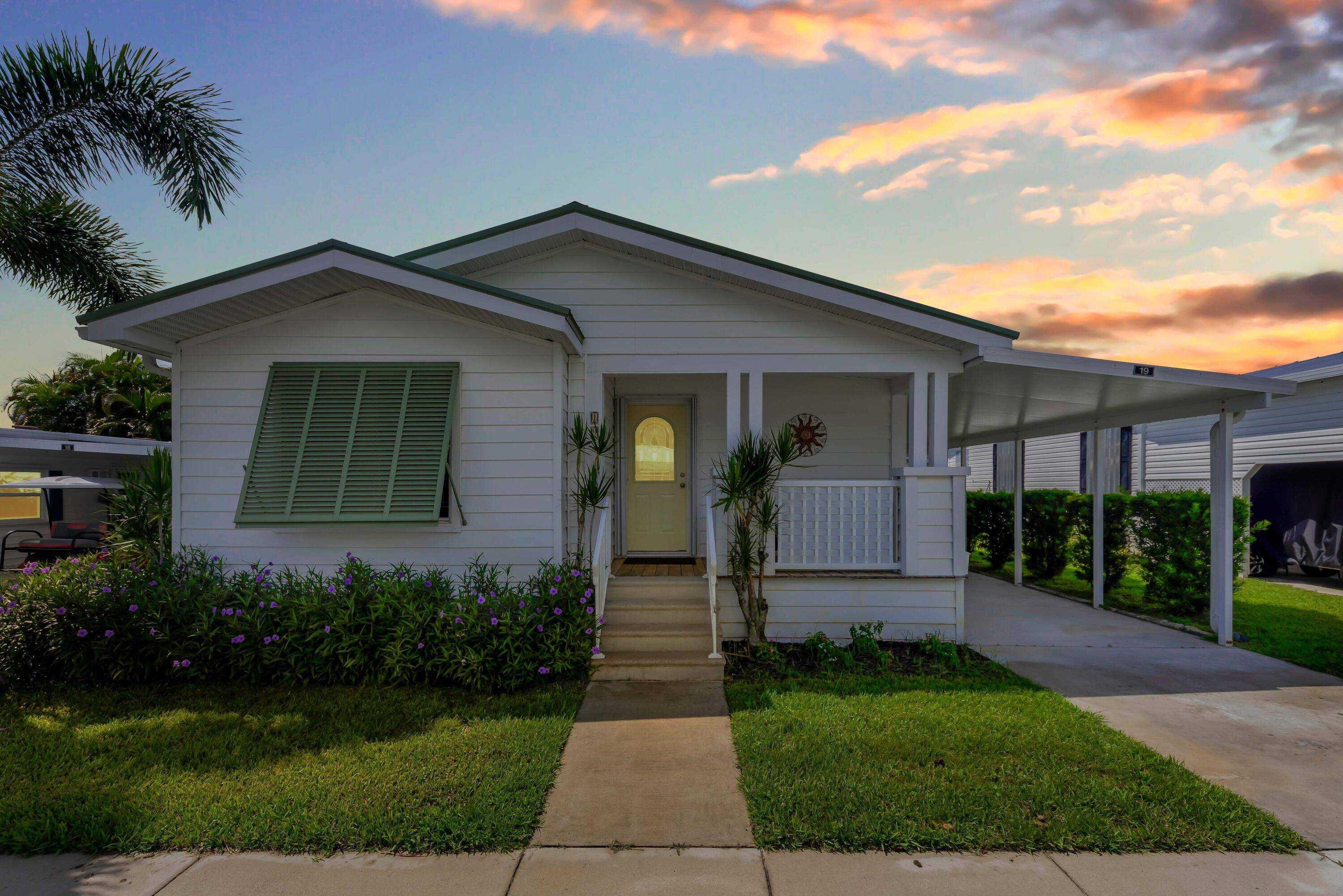 This beautifully designed manufactured home offers a spacious, move in ready retreat with easy access to private docks and breathtaking water viewsa perfect for boating, fishing, and sunsets.