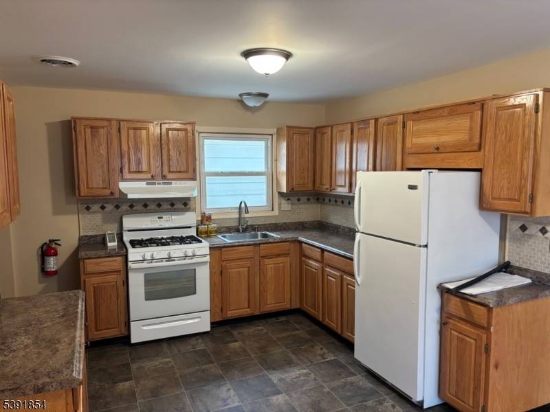 This well kept multi family property in the Peterstown section of Elizabeth !