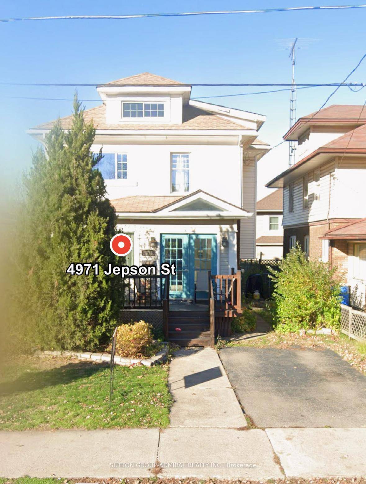Investment opportunity with positive cash flow ; ideal for those looking to invest and generate income.