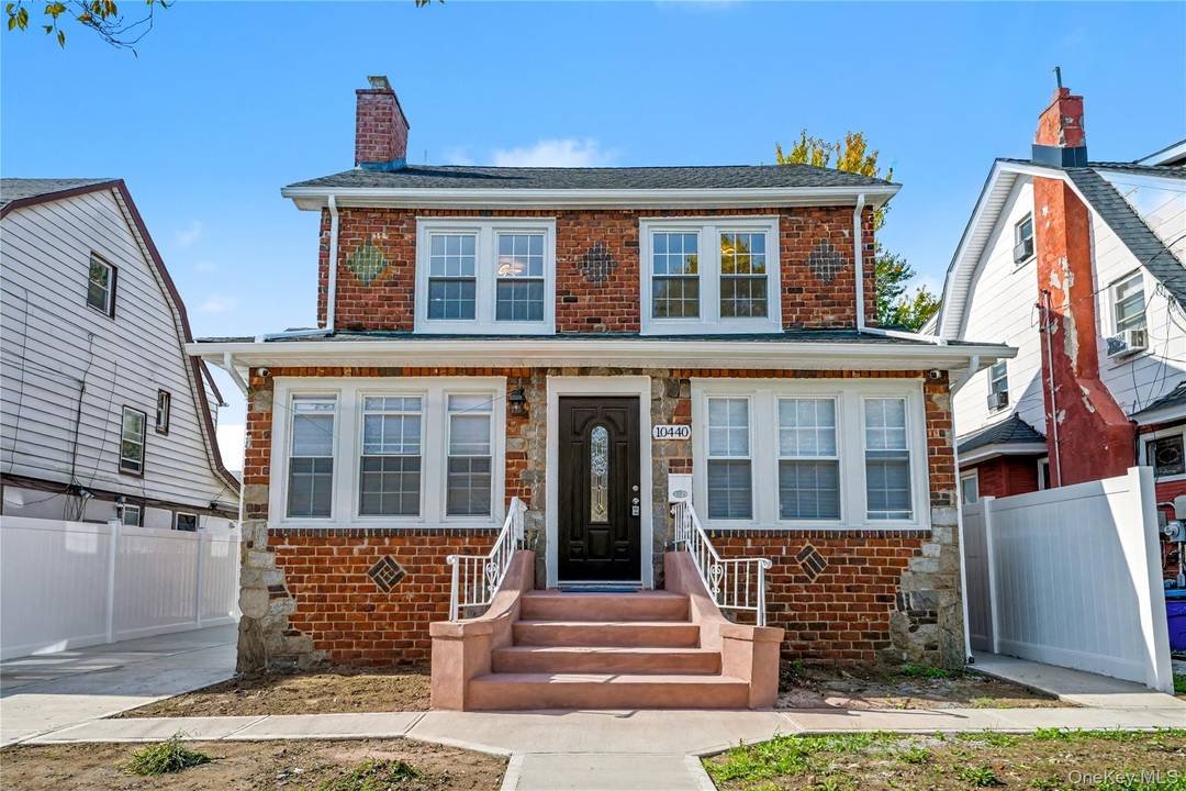 This impressive 100 brick home offers four levels of living space on a desirable 40x100 lot.