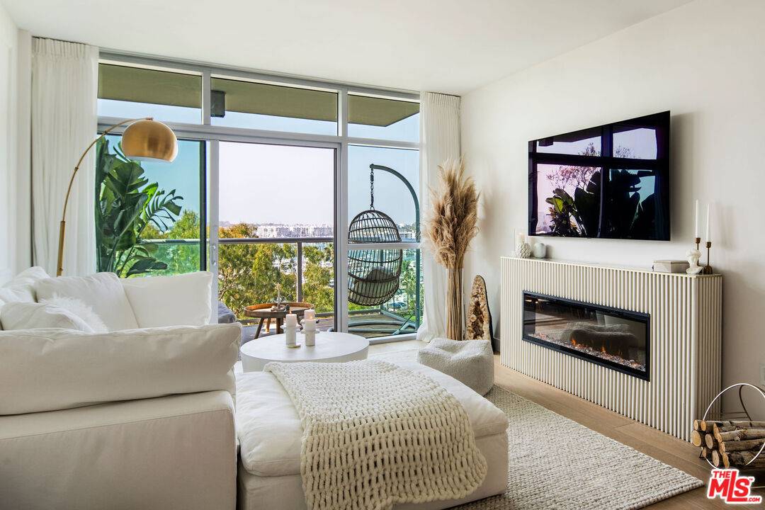 13700 Marina Pointe Dr 2BR Marina Del Rey La