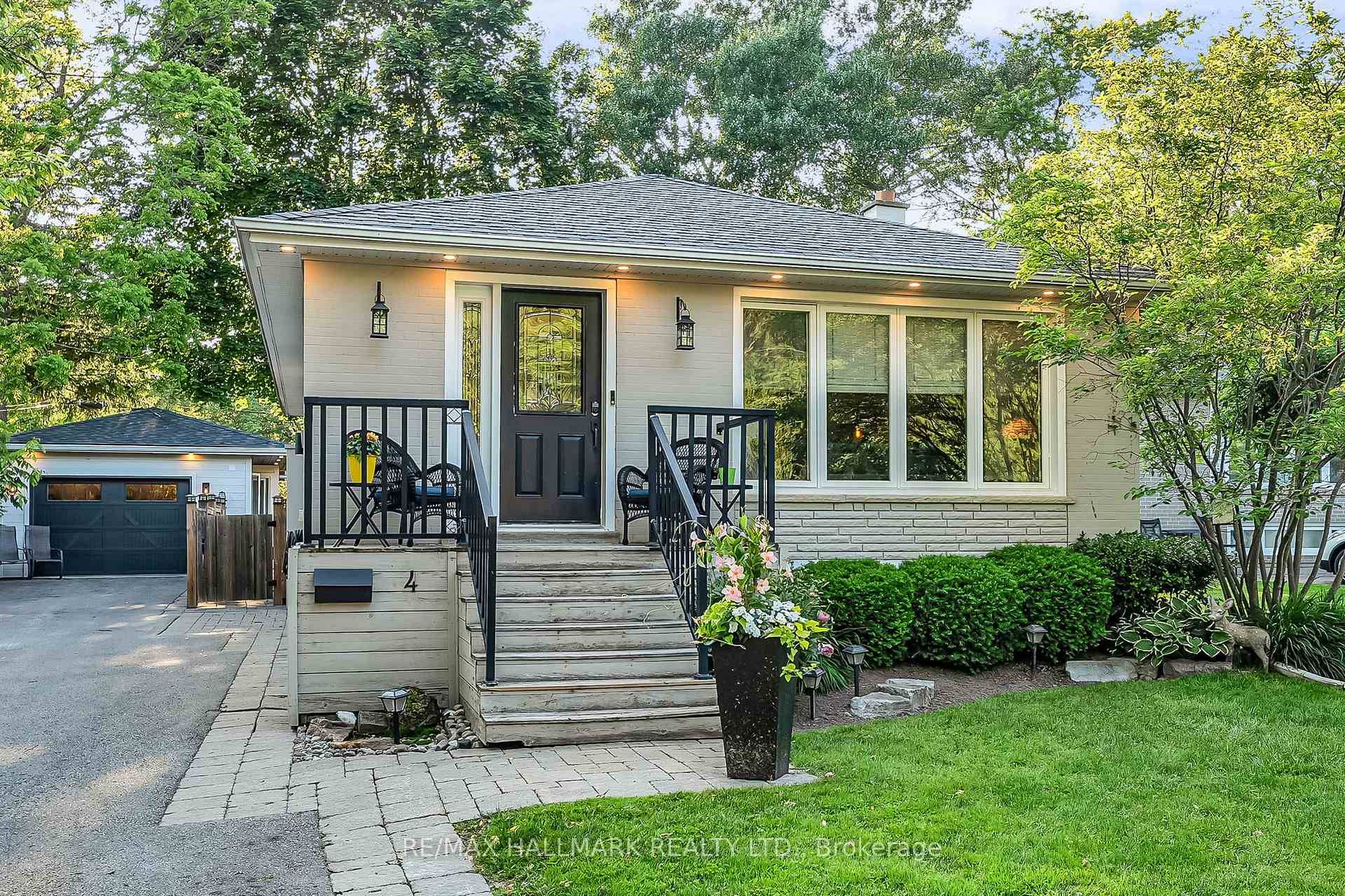 Wow Absolutely Stunning Totally Renovated 3 Bedroom Bungalow Nestled on a Quiet Court in one of Aurora's Most Sought After Neighbourhoods !
