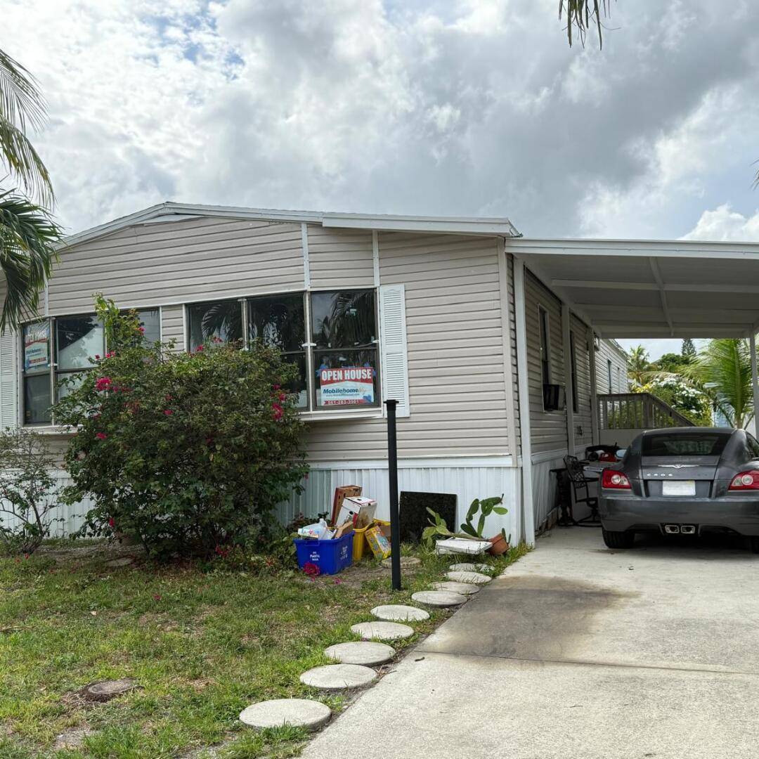 Spacious 3 bed, 2 bath mobile home ready for you !