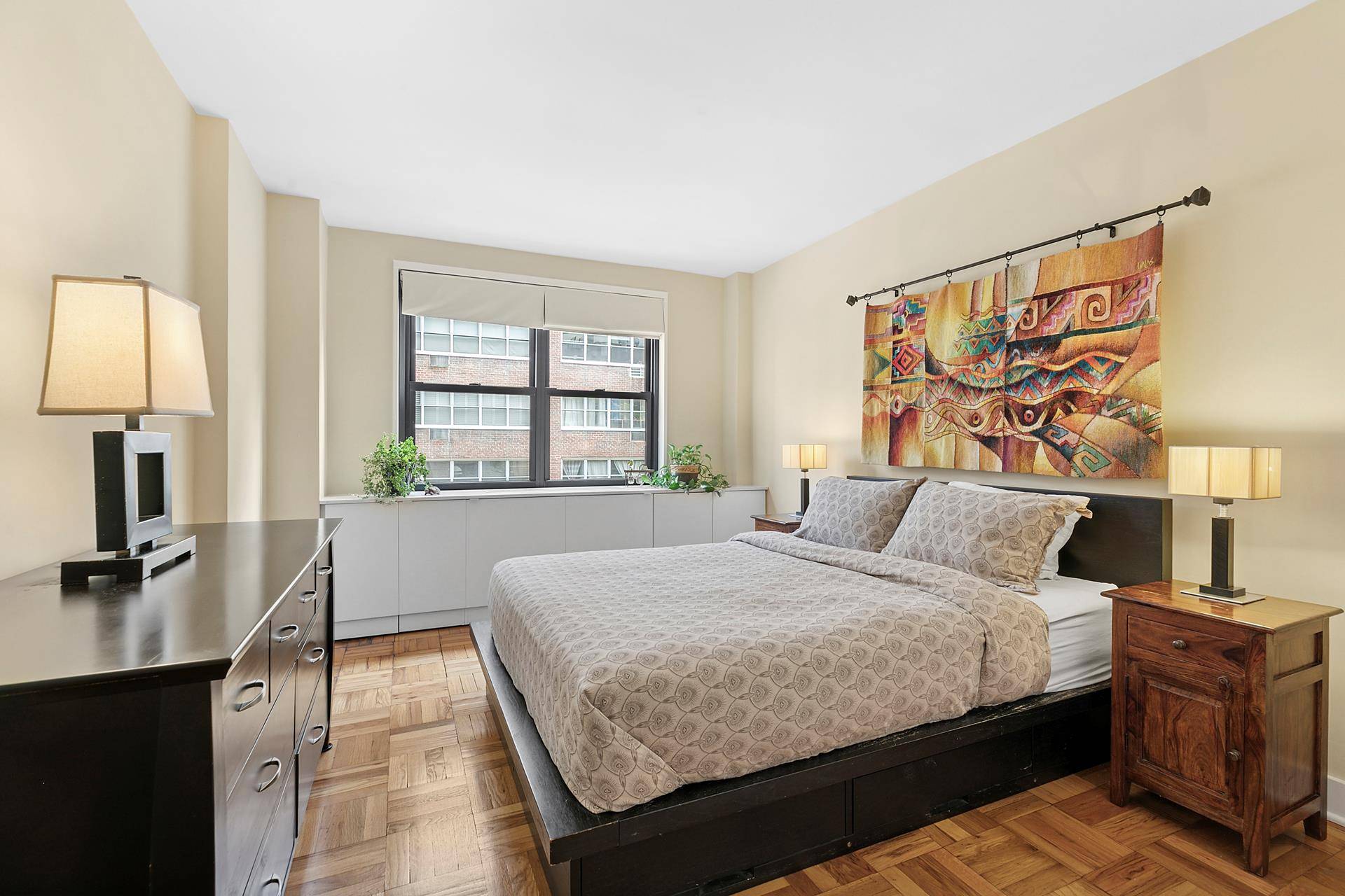 Welcome to The Mayfair in Lenox Hill, a beautifully renovated co op situated in the heart of the Upper East Side.