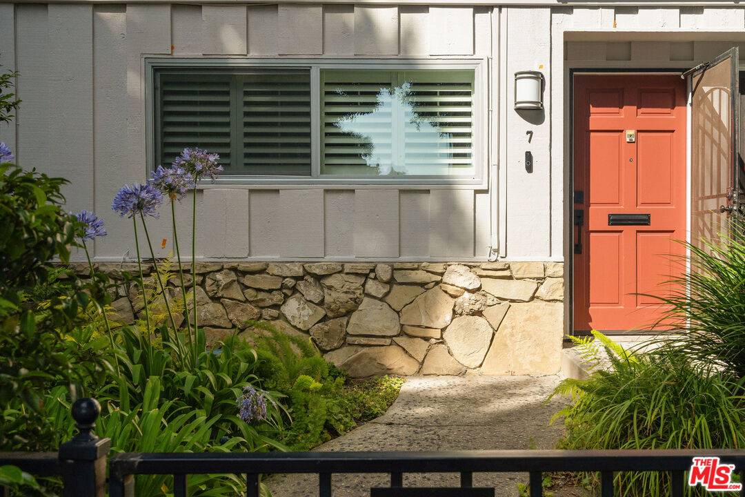 4040   Grand View Blvd 2BR Marina Del Rey La