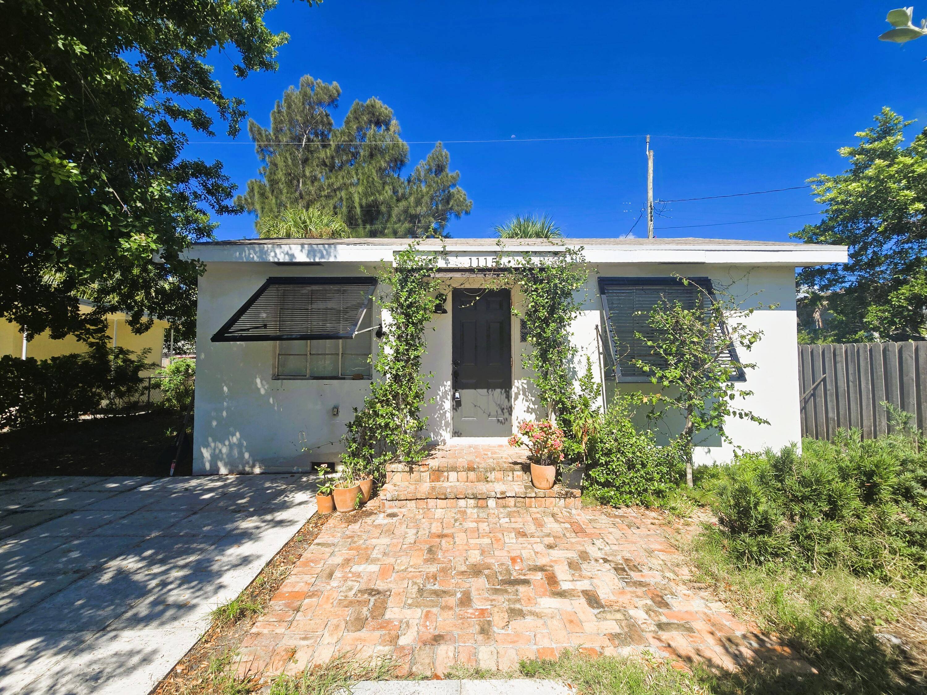 Live the Florida lifestyle you've been dreaming of !