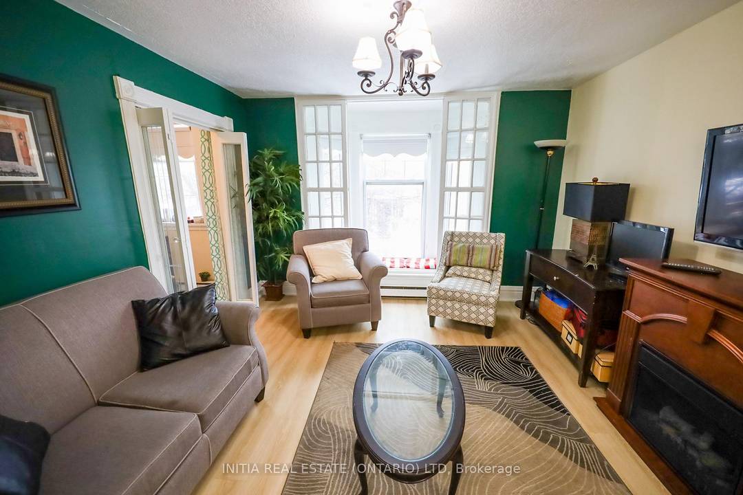 Great investment property close to downtown with short bus rides to both of Fanshawe College and Western University.