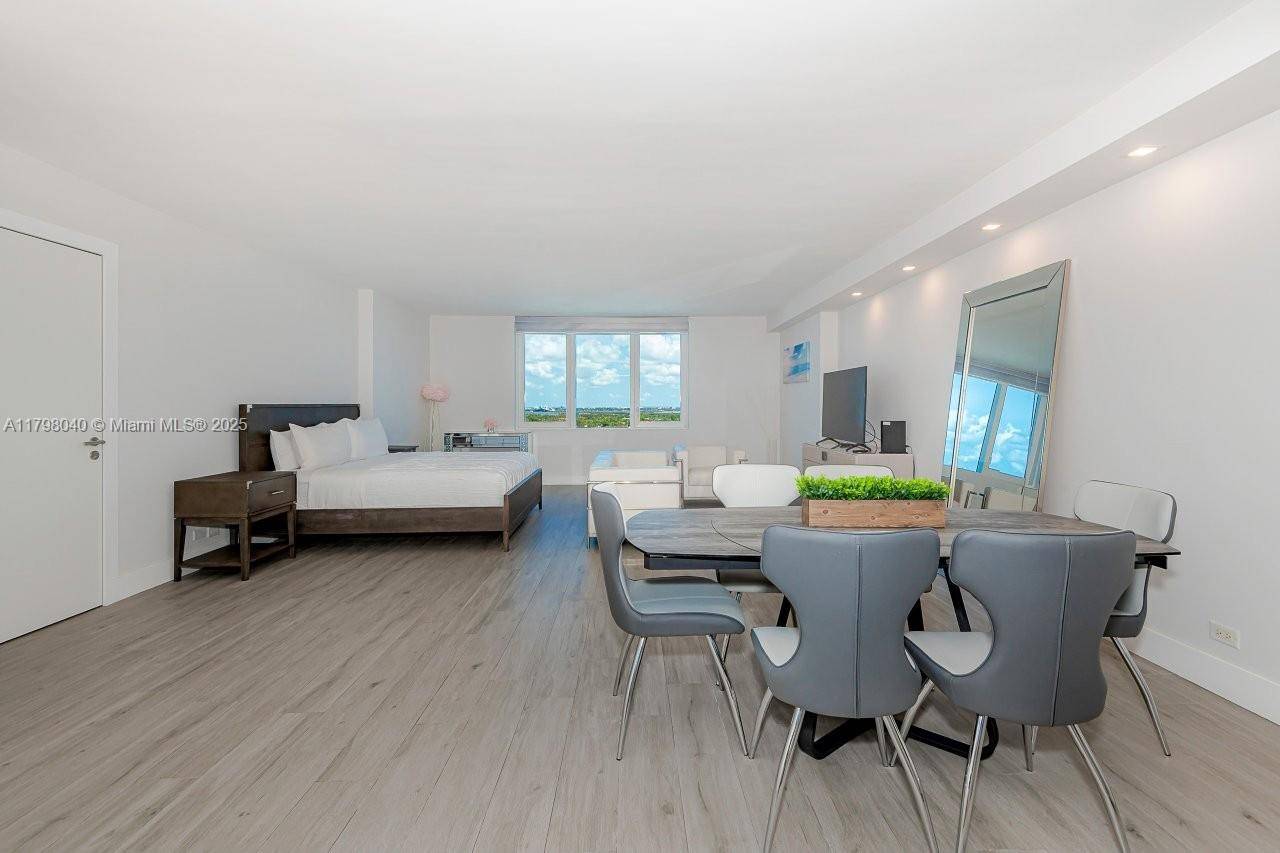 Spacious studio residence spanning 760 square feet with inspiring city skyline views that extend to Biscayne Bay.