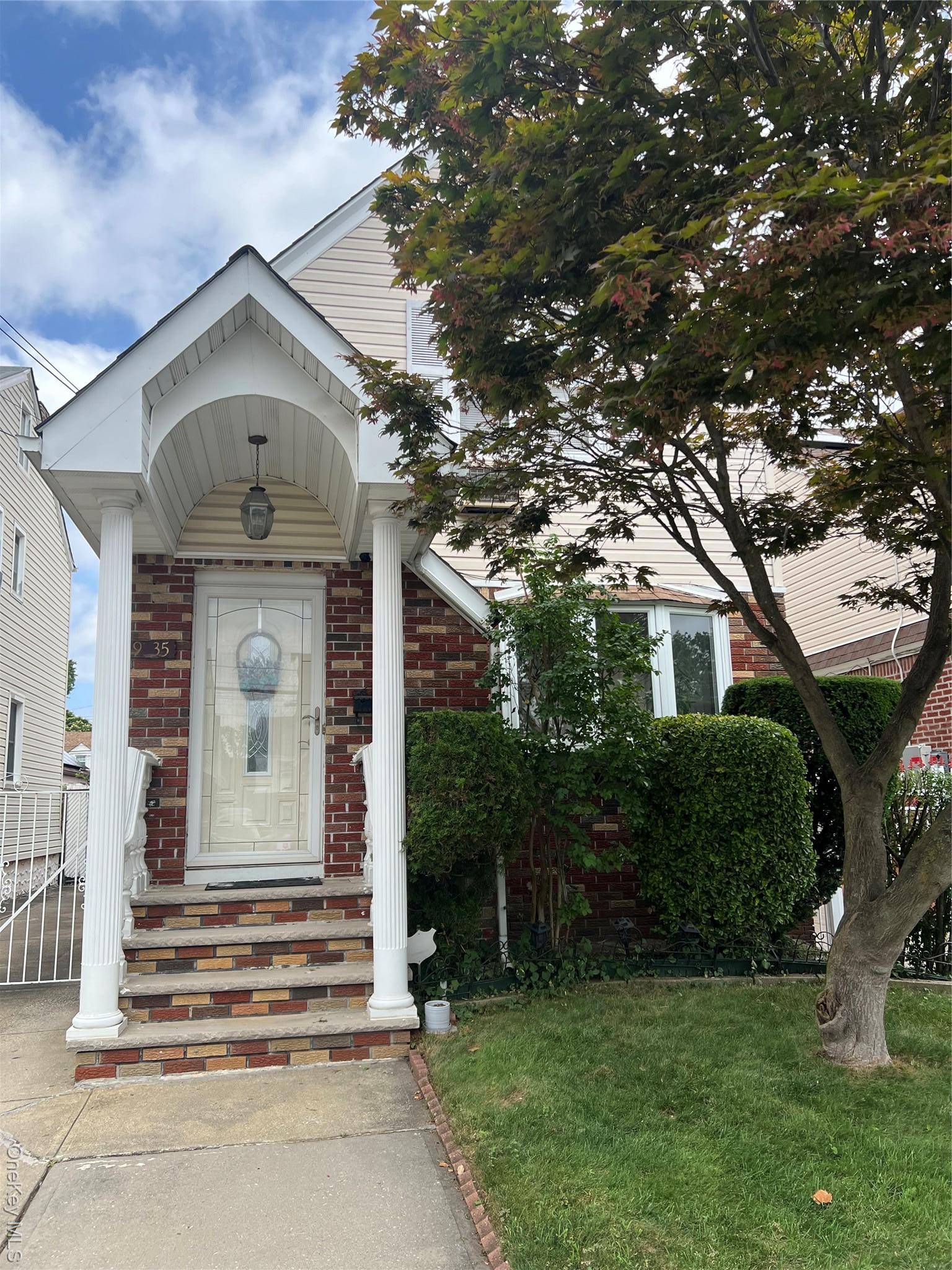 Welcome to this charming 3 bedroom, 1 bath single family home in the heart of Queens Village !