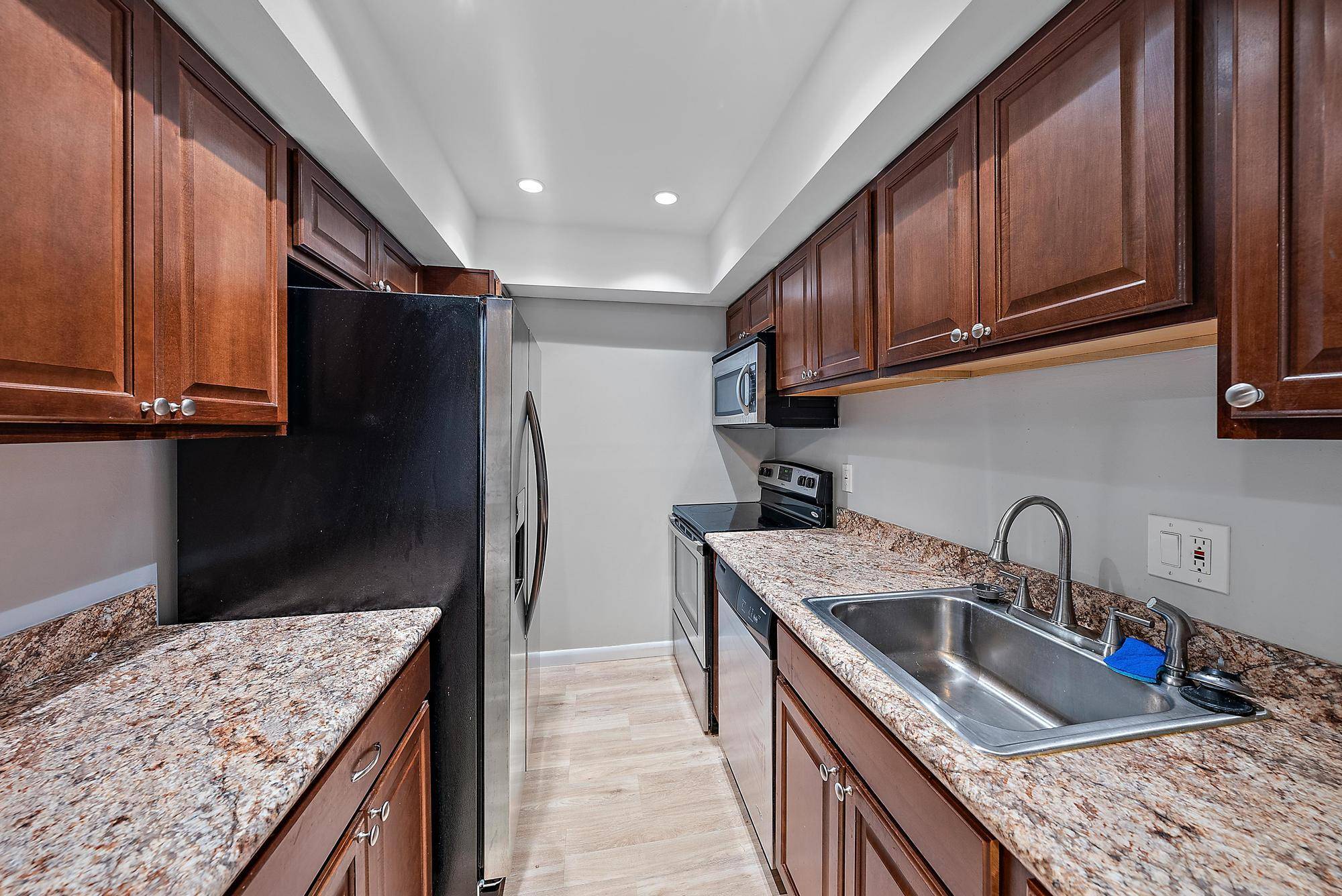 Prime Location ! Discover this stylish 1 bedroom, 1 bathroom condo in North Palm Beach, conveniently situated just blocks from the intracoastal.