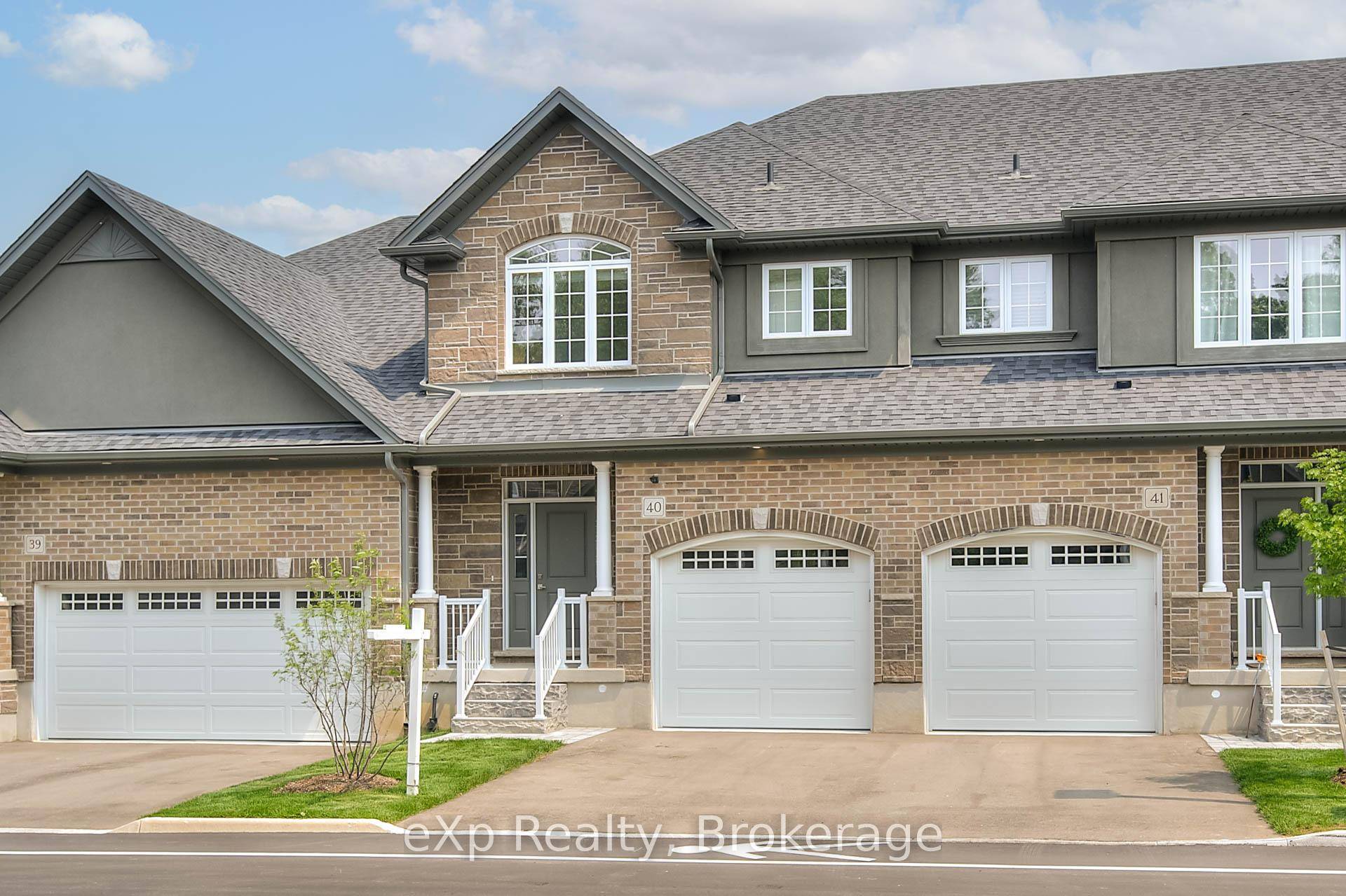Beautiful Townhouse in Stratford Move In Ready !