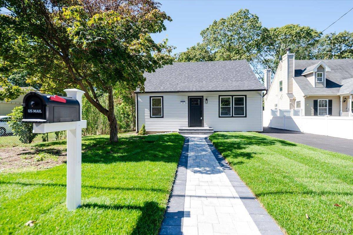 Newly Renovated Home with Modern Finishes Move In Ready !