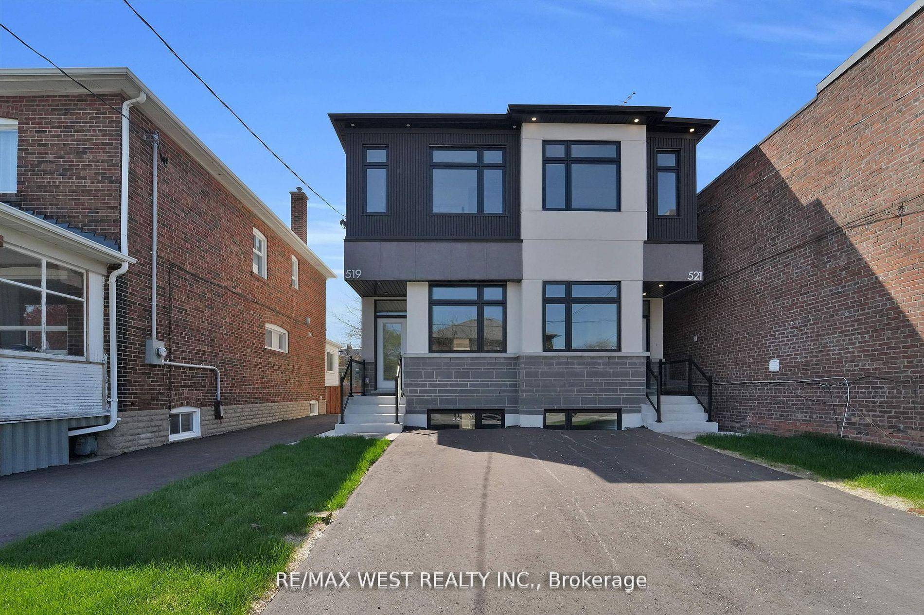Best Lease Opportunity For 1 Bedroom Lower Unit In Junction Baby Point Location !