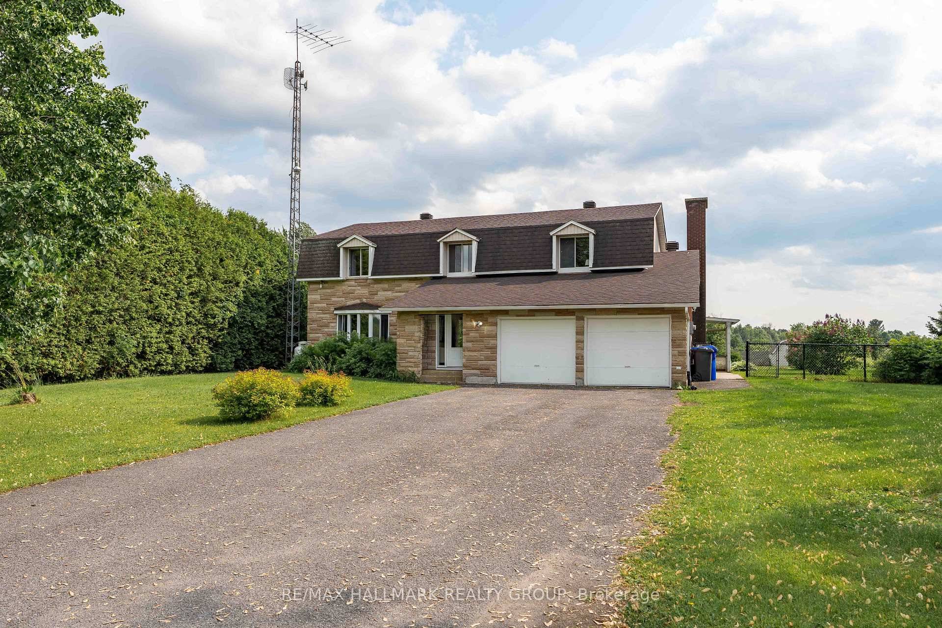 Nestled on a beautifully landscaped corner lot near the Quebec Ontario border, this executive 2 storey home offers the perfect blend of elegance, comfort, and convenience.