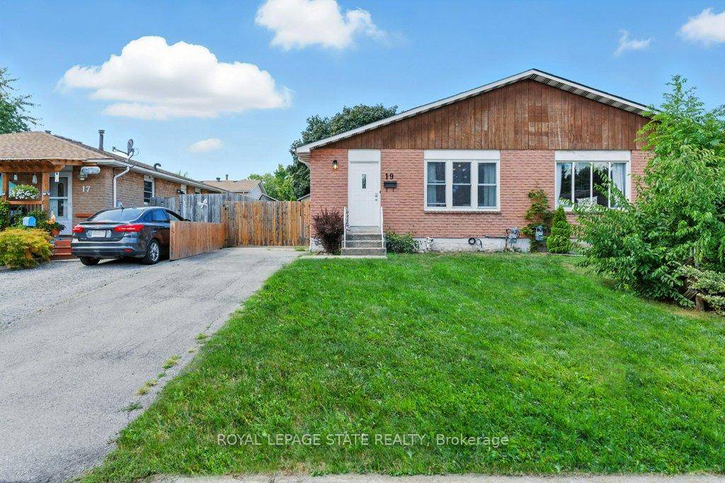 This semi detached back split, nestled in one of Thorolds most desirable neighbourhoods, offers an ideal combination of space, comfort, and convenience.
