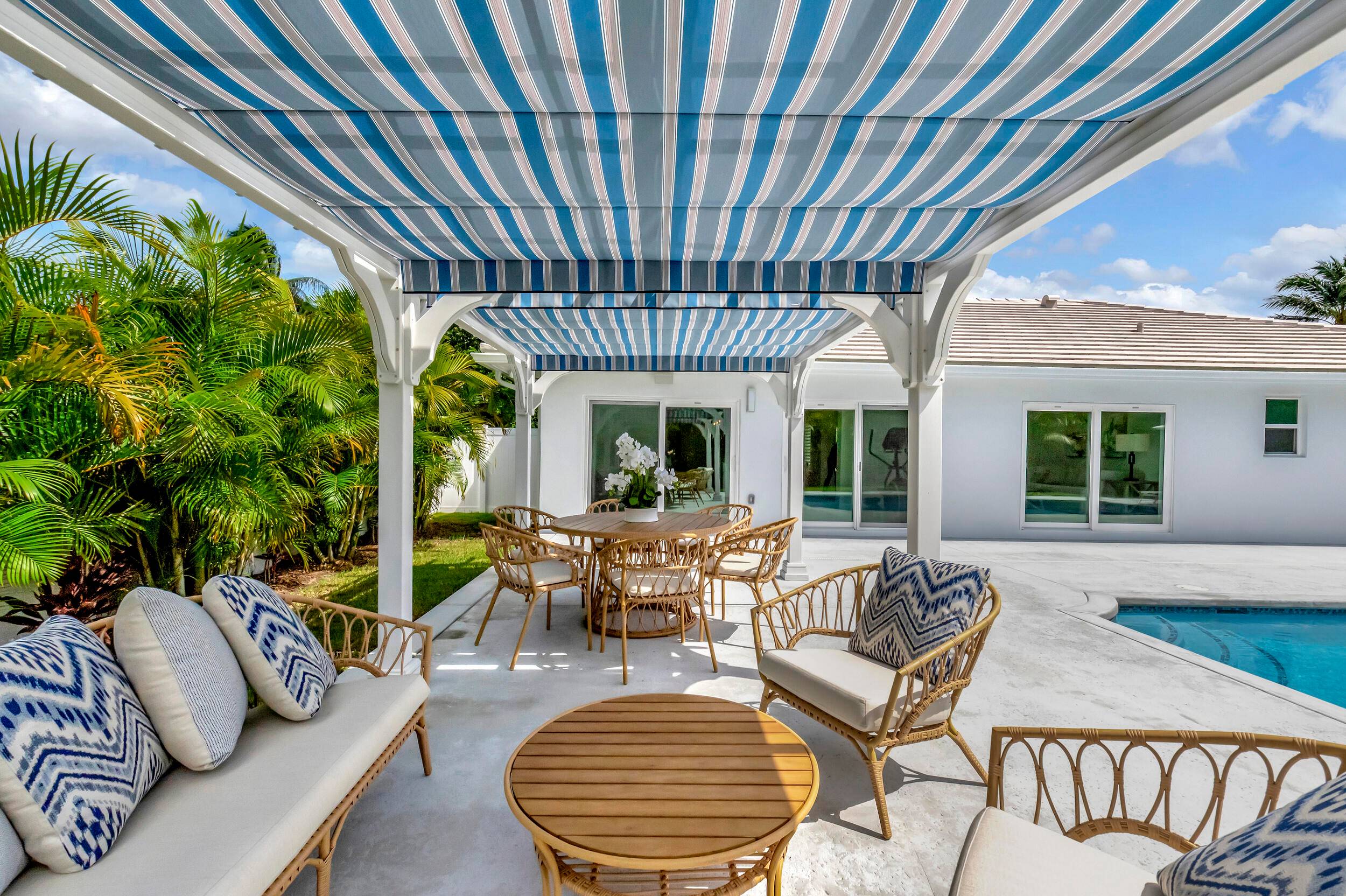 LEAST EXPENSIVE HOME THAT OFFERS BOTH A TWO BAY GARAGE AND A POOL IN THE HIGHLY DESIRABLE NEIGHBORHOOD OF LAKE IDA !