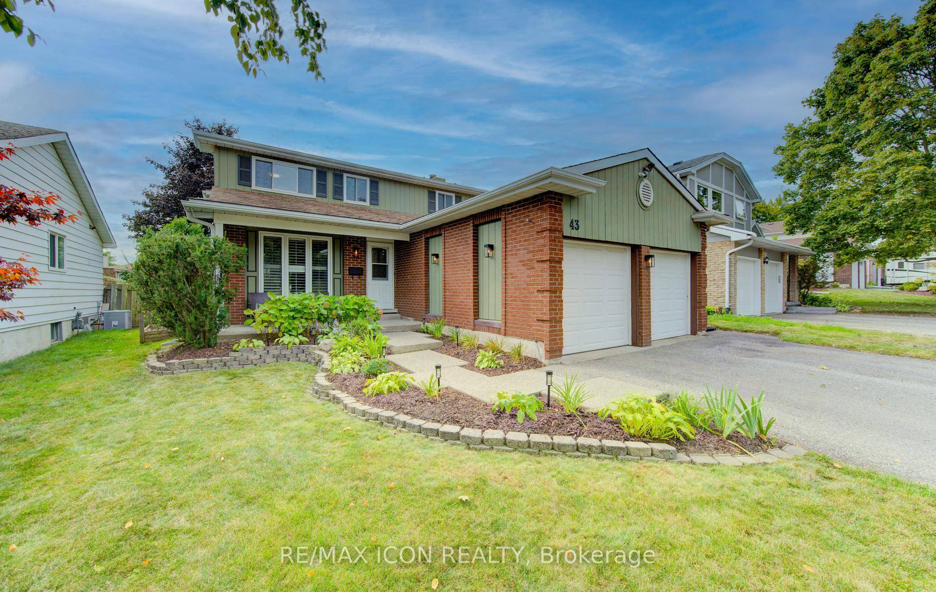 Welcome to 43 Winding Way, a beautifully maintained 3 bedroom, 3 bathroom home in the heart of Forest Heights.